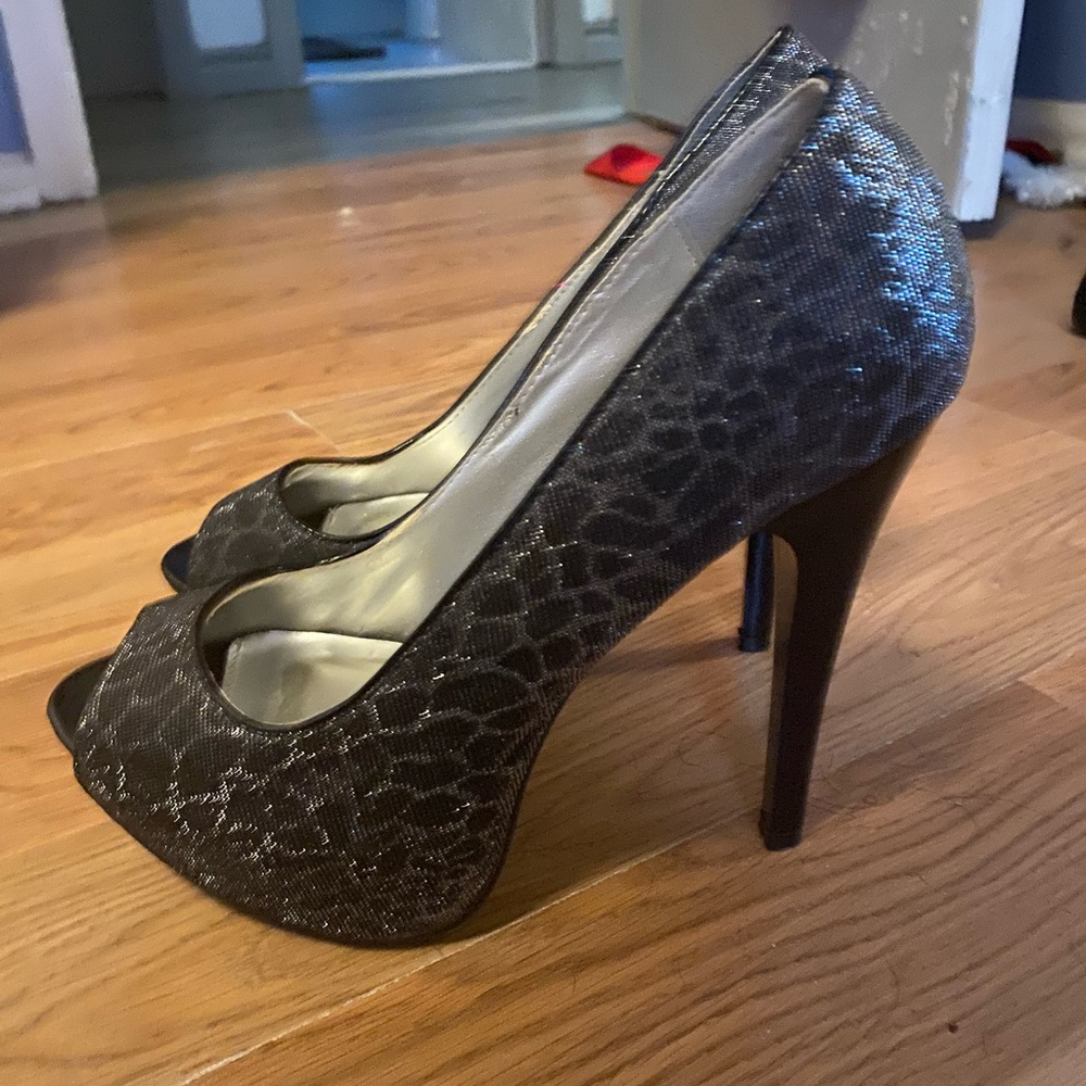 Shi black Cheetah heels